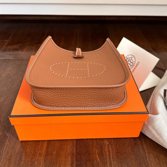 Hermes Mini Evelyn in Gold color with Palladium Hardware - Picture 5 of 7